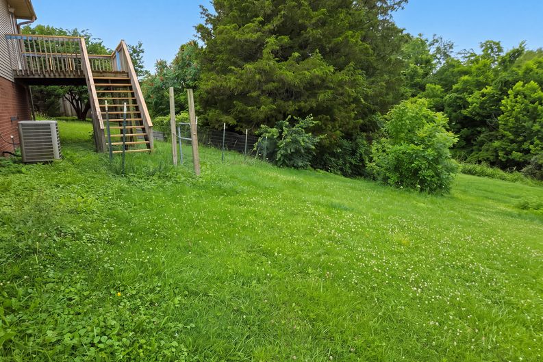 Photo 18 of 24 of 1317 Twin Brook Dr, Berea, KY