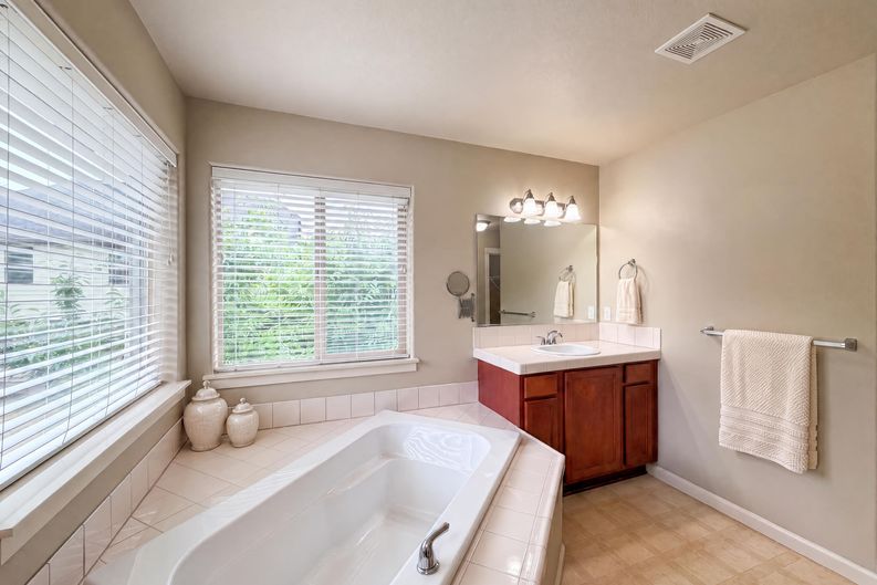 Photo 19 of 23 of 1724 SW Willowview Ter, Beaverton, OR