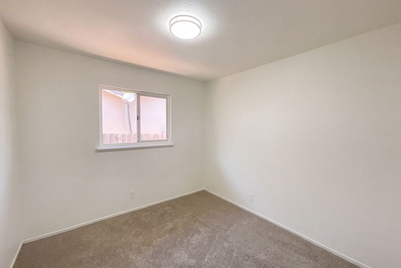 Photo 10 of 20 of 3008 Lerwick Rd, Sacramento, CA