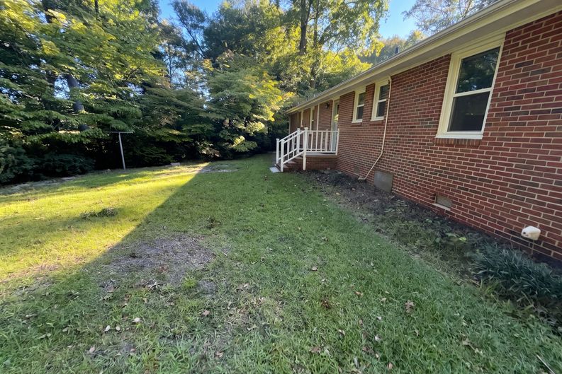 Photo 5 of 20 of 2406 Drum Creek Rd, Chesapeake, VA