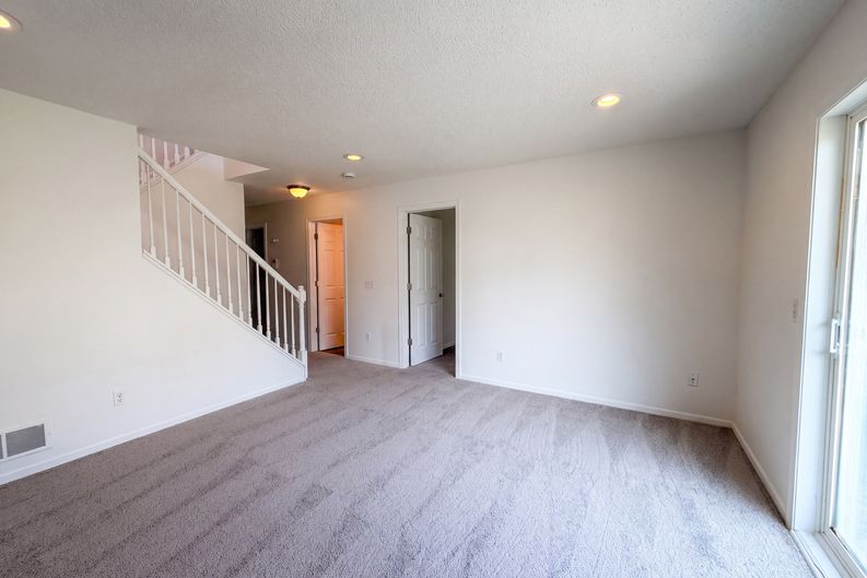 Photo 7 of 20 of 7476 Hampton Ln, Shakopee, MN