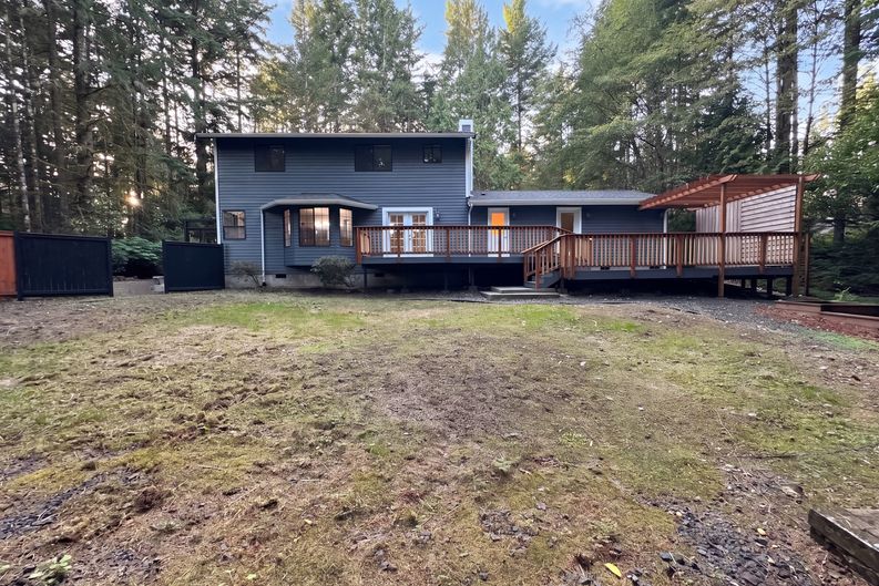 Photo 5 of 44 of 7423 Ebbert Dr SE, Port Orchard, WA