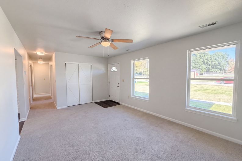 Photo 3 of 24 of 294 Summit St, Pleasantville, OH