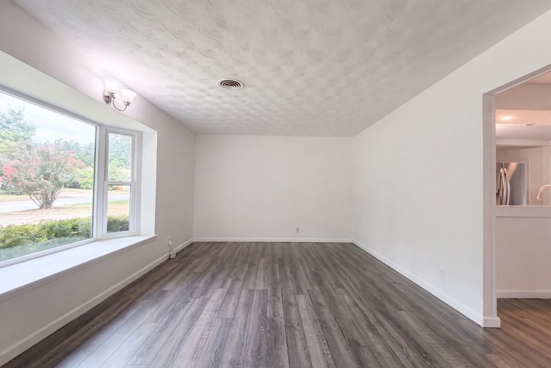 Photo 6 of 20 of 1805 Brookview Dr, Arlington, TX