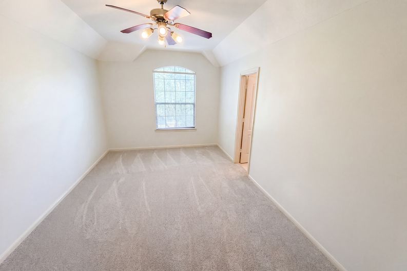 Photo 18 of 36 of 15822 Maple Shores Dr, Houston, TX