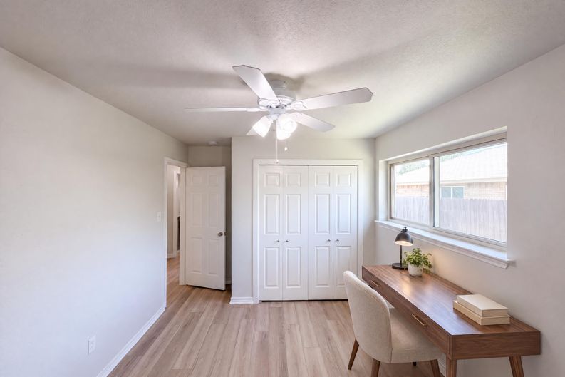 Photo 4 of 21 of 220 Grand Meadow Dr, Fort Worth, TX