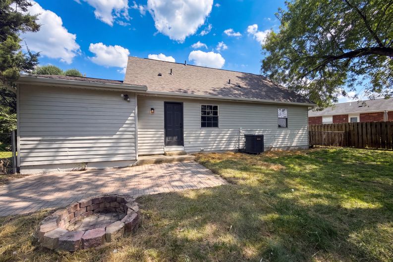 Photo 6 of 38 of 6363 Sandric Ln, Liberty Township, OH