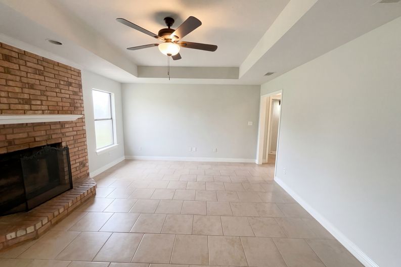 Photo 9 of 17 of 602 Torero Dr, Oak Point, TX