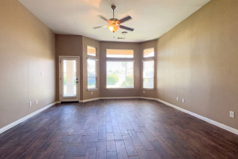 Photo 9 of 35 of 11904 Kenseth St, Bakersfield, CA