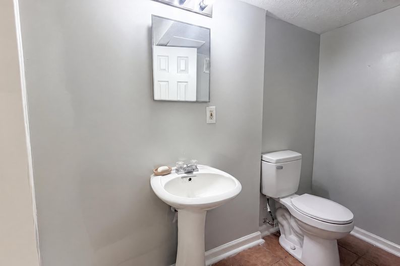 Photo 15 of 24 of 6977 Flagstone Dr, Austell, GA