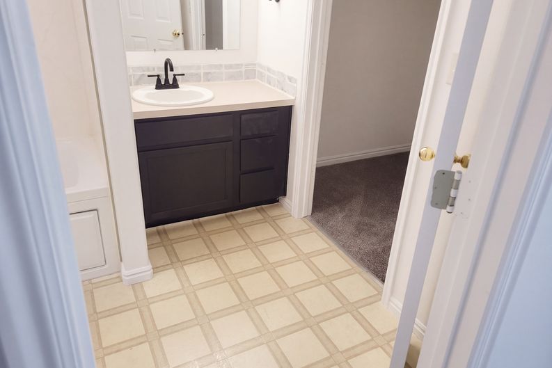 Photo 6 of 23 of 476 S 1500 E, Pleasant Grove, UT