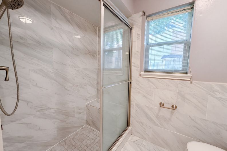Photo 21 of 26 of 17406 Ridge Top Dr, Houston, TX