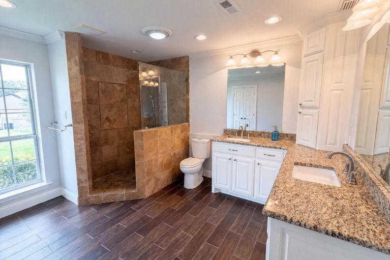 Photo 18 of 22 of 3308 Brookhaven Club Dr, Dallas, TX