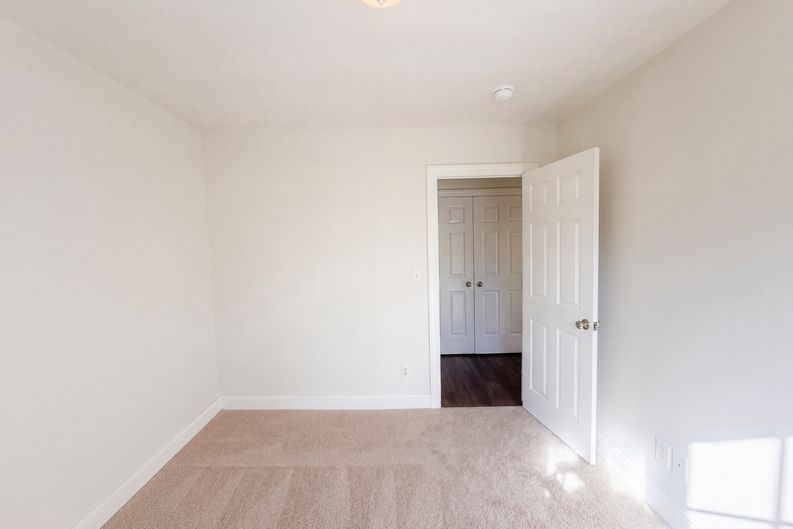Photo 9 of 22 of 6205 Lea Ray Dr, Greensboro, NC