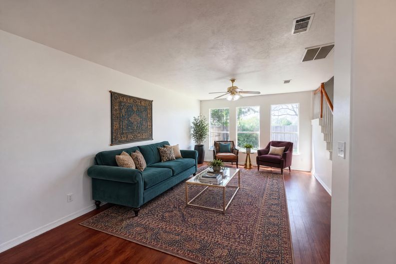 Photo 9 of 17 of 5002 Misty Ln, Pasadena, TX