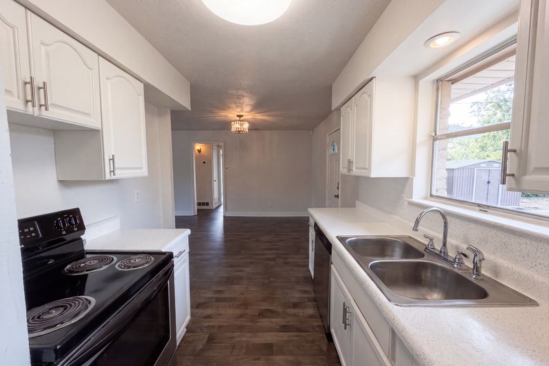 Photo 17 of 23 of 8540 Foxwood Ln, Dallas, TX