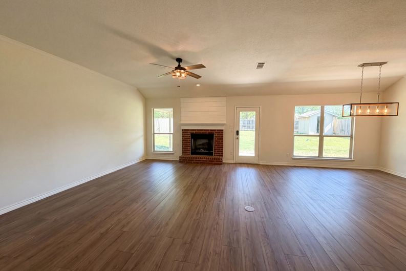Photo 8 of 16 of 8710 Surrey Ct, Temple, TX