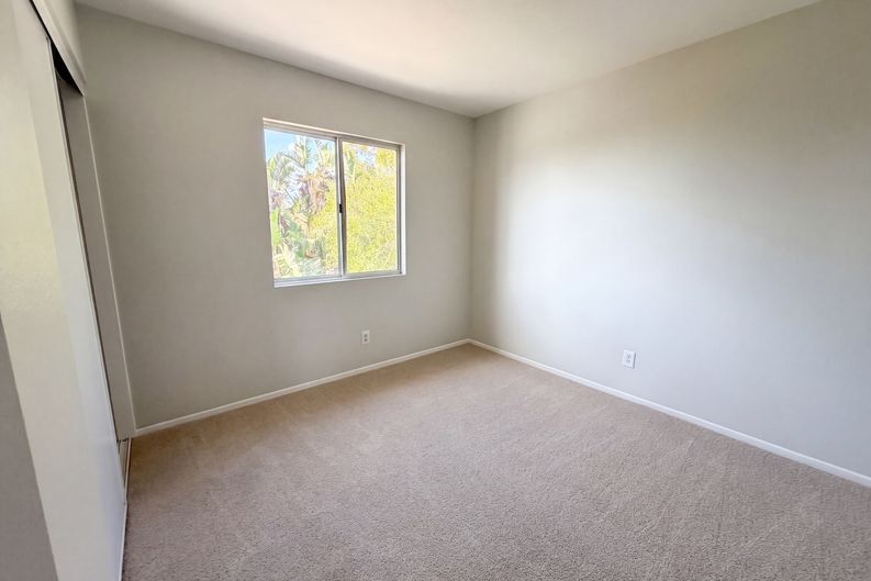 Photo 14 of 23 of 2565 W Fairview Dr, Rialto, CA