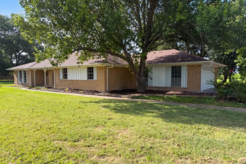 Photo 18 of 20 of 100 Dubb Ln, Red Oak, TX