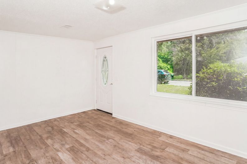 Photo 9 of 41 of 733 Sutton St, Jesup, GA
