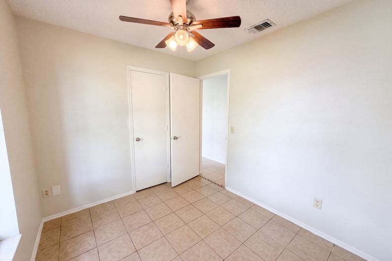 Photo 13 of 24 of 1262 Padgett Cir, Lady Lake, FL