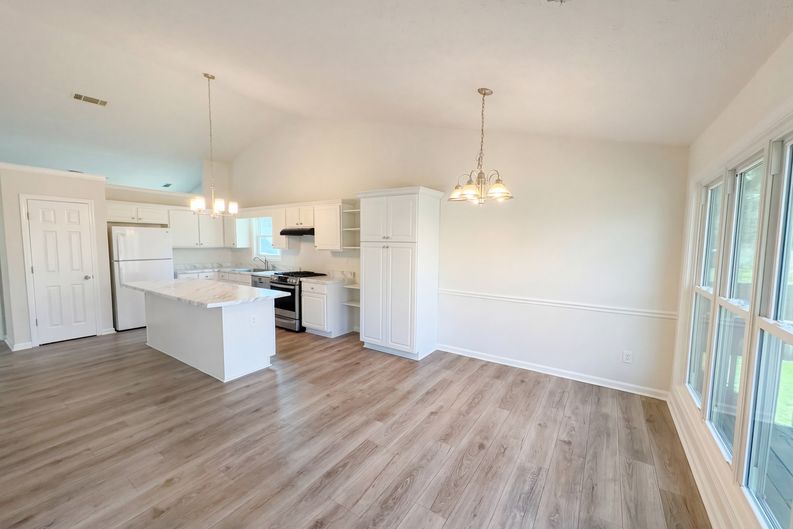 Photo 9 of 19 of 2840 Meridian Dr, Dacula, GA