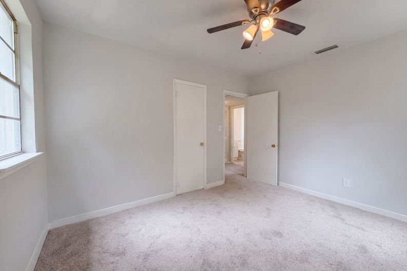 Photo 13 of 17 of 8951 Adams Ave, Jacksonville, FL