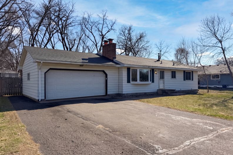 Photo 9 of 32 of 354 111th Ave NW, Coon Rapids, MN