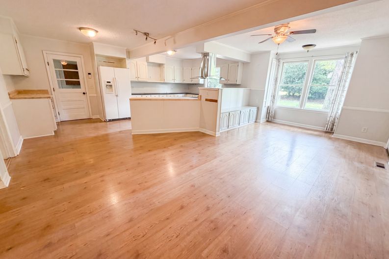 Photo 9 of 23 of 6456 Yorkshire Dr, Columbia, SC