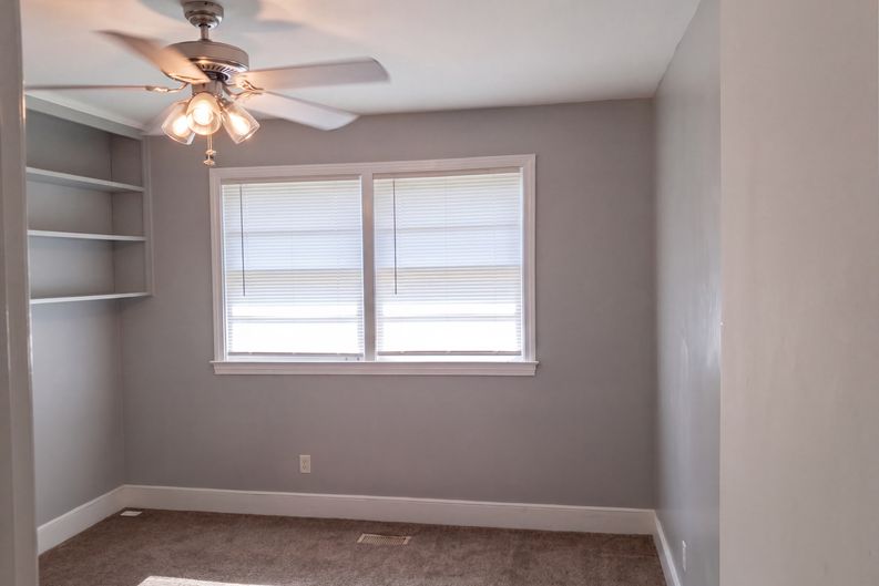 Photo 10 of 19 of 1321 E Washington St, Dillon, SC