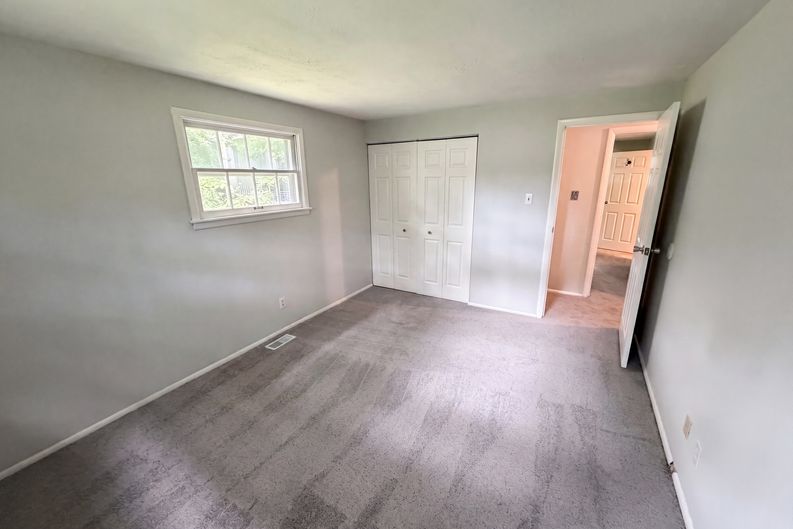 Photo 13 of 23 of 1537 W 74th Pl, Indianapolis, IN