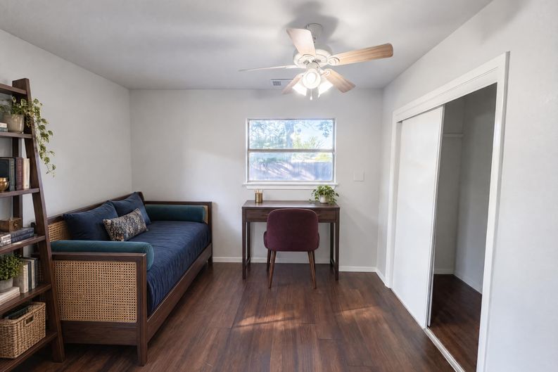 Photo 13 of 17 of 4526 S Horseshoe Trl, The Colony, TX