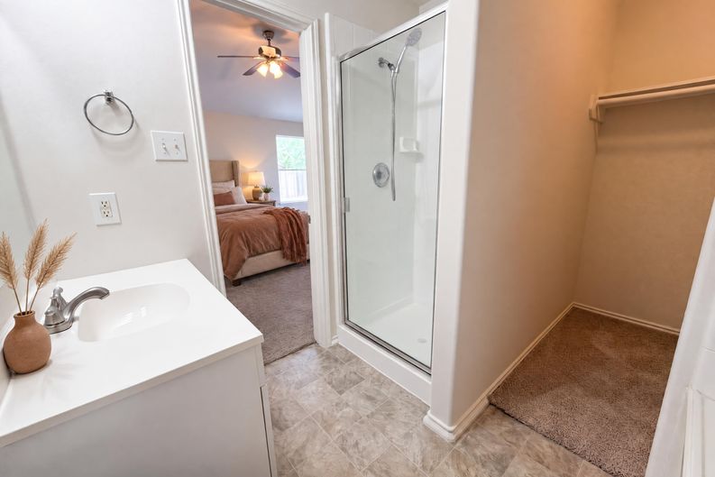 Photo 18 of 23 of 7435 Kennemer Dr, Humble, TX