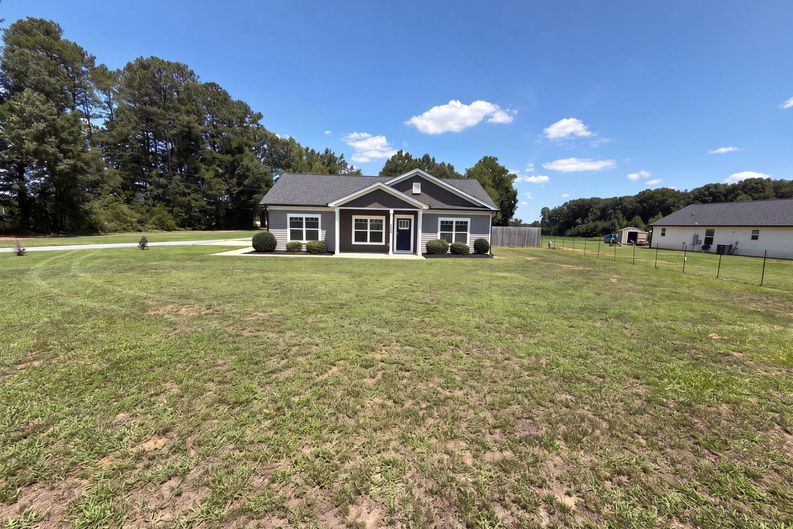 Photo 13 of 16 of 7825 Medlin Rd, Monroe, NC