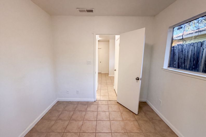 Photo 13 of 39 of 4948 Dewey Dr, Fair Oaks, CA