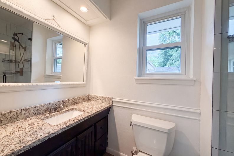 Photo 17 of 20 of 1805 Brookview Dr, Arlington, TX