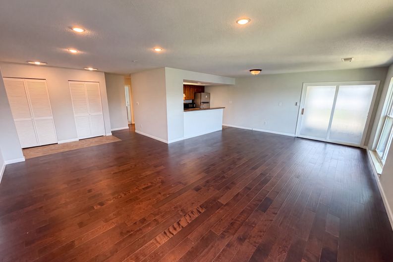 Photo 3 of 22 of 3135 E 52nd St, Indianapolis, IN