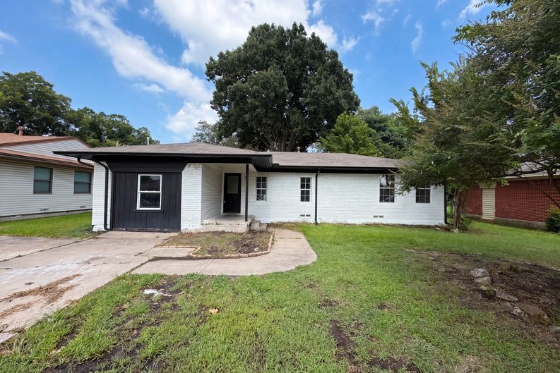 Photo 14 of 16 of 321 S 4th St, Wylie, TX