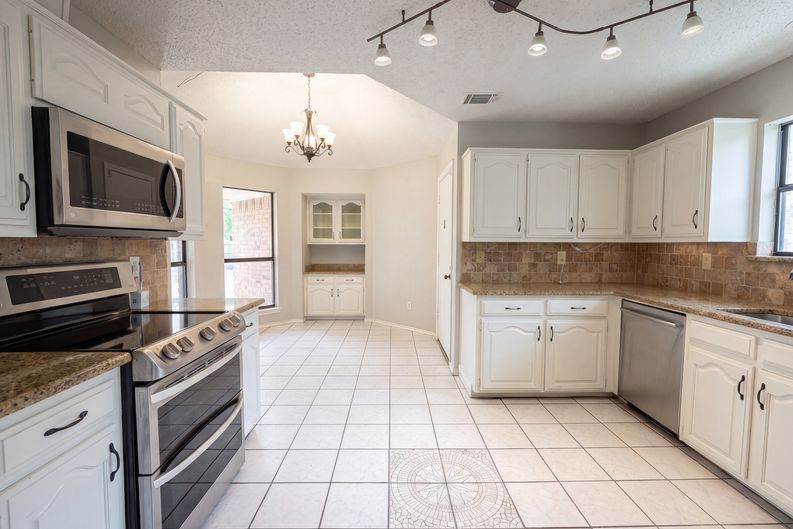 Photo 6 of 16 of 6712 Coach House Ln, Plano, TX