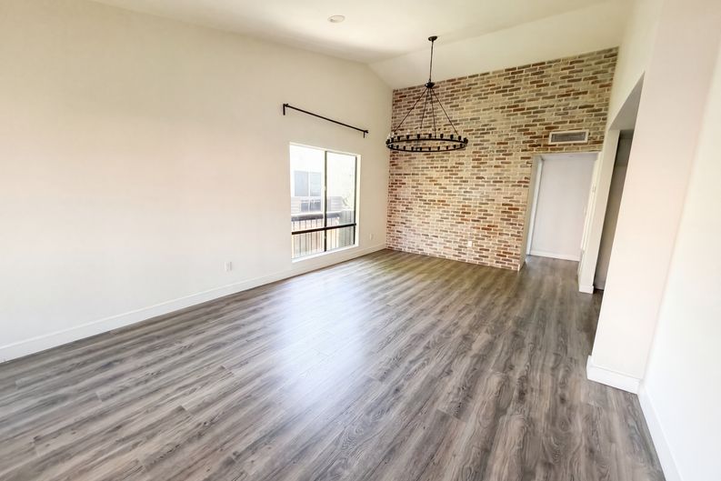 Photo 7 of 17 of 7300 Corbin Ave, Reseda, CA