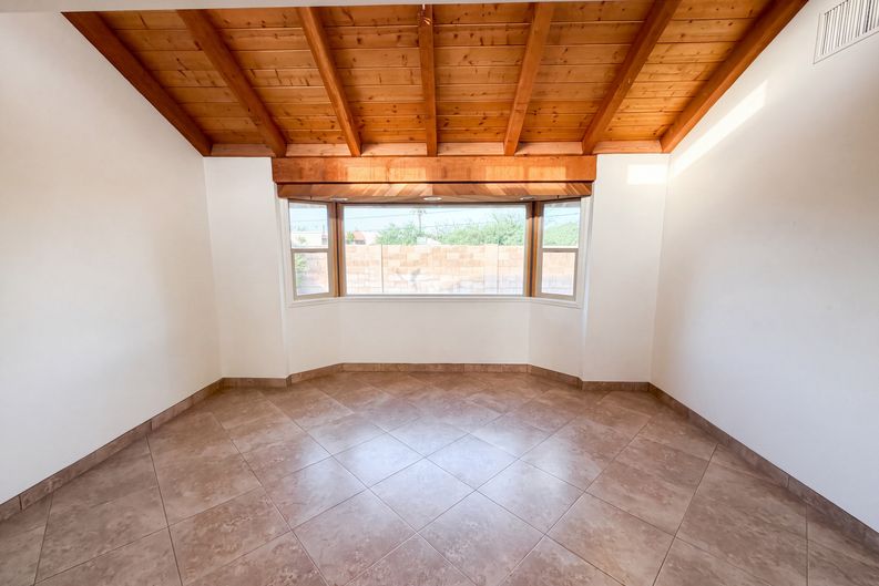 Photo 7 of 19 of 917 N Miller Dr, Tucson, AZ