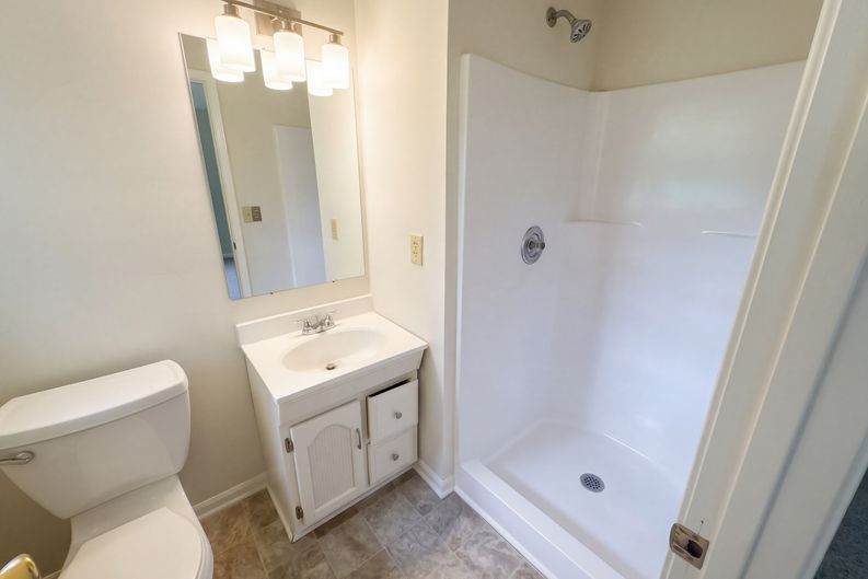 Photo 11 of 15 of 3089 Linecrest Rd, Ellenwood, GA