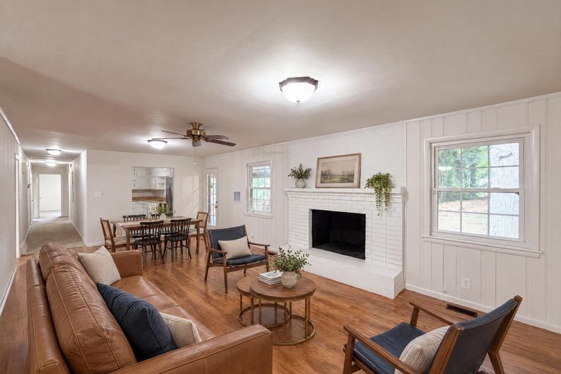 Photo 9 of 24 of 210 Pinewood Ln, Stockbridge, GA