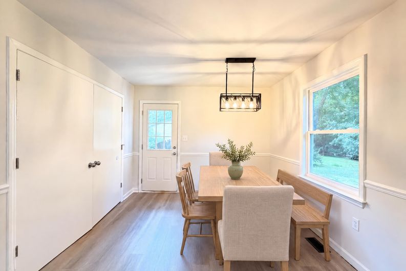 Photo 6 of 16 of 8332 Clear Meadow Ln, Charlotte, NC