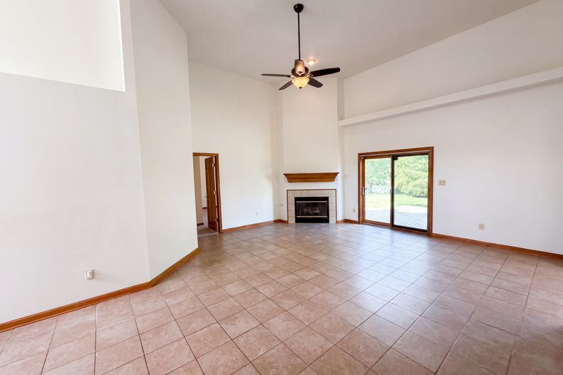 Photo 3 of 19 of 10048 Ironway Dr, Indianapolis, IN