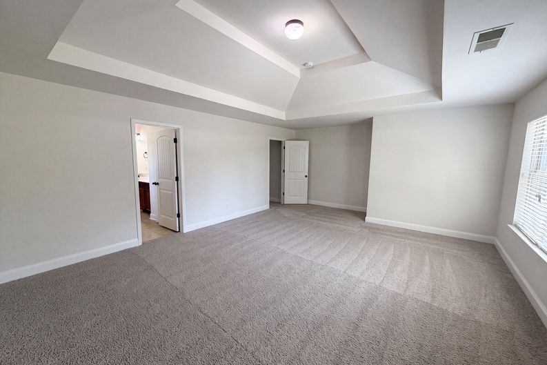 Photo 10 of 22 of 2321 Willow Shade Ln, Loganville, GA