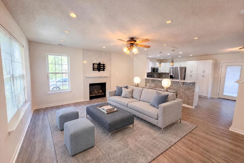 Photo 3 of 18 of 6032 Briggs Dr, Charlotte, NC