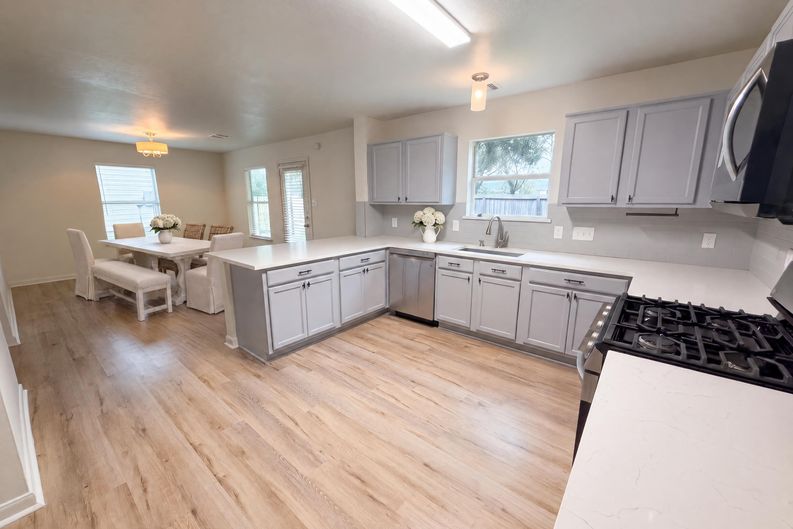 Photo 9 of 49 of 15515 Hollow Cypress Ct, Houston, TX