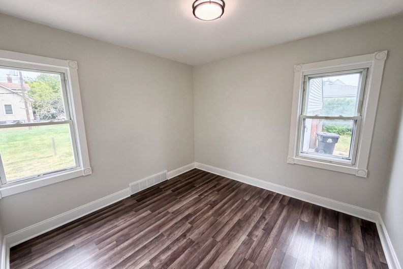 Photo 9 of 20 of 17590 Eastland St, Roseville, MI