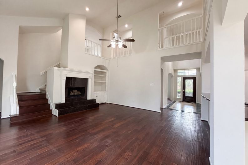 Photo 3 of 33 of 3106 Forrester Dr, Pearland, TX